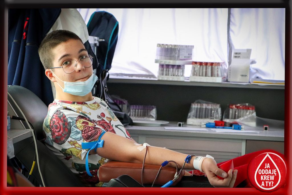 Uczniowie biorący udział w akcji honorowego krwiodawstwa